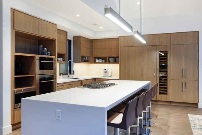 Building Photo - 717 S Aspen St