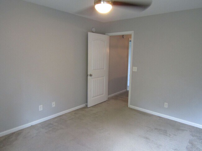 Building Photo - 42 Pinto Trail