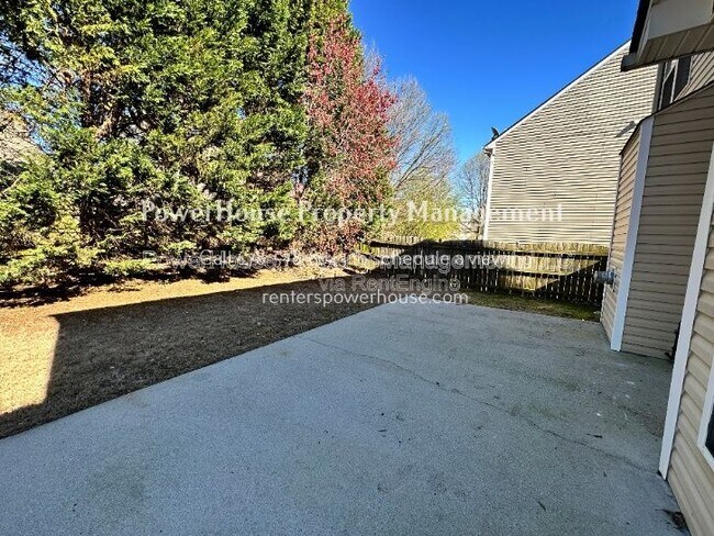 Building Photo - 2403 Walnut Tree Ln