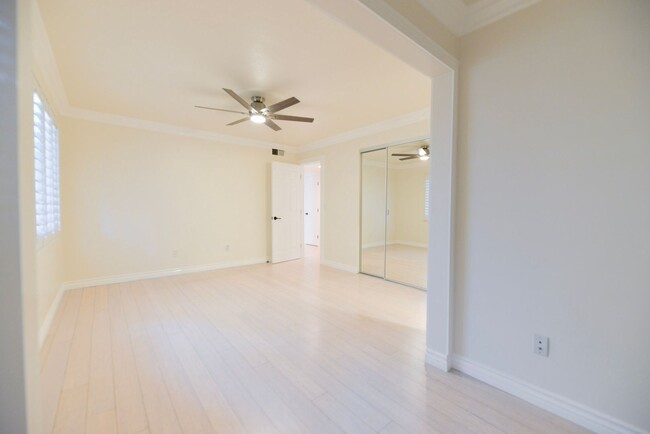 Building Photo - 242 W Mariposa