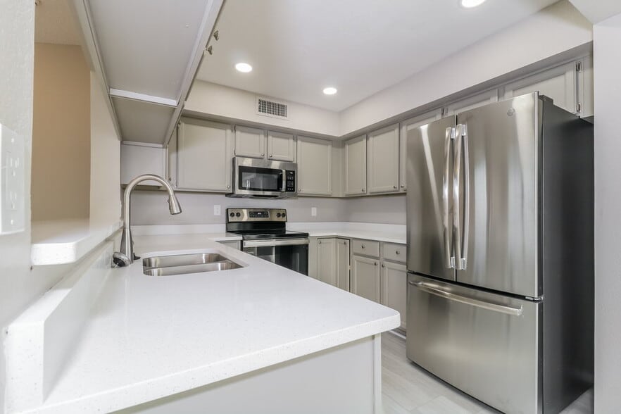 Building Photo - 17909 N 88th Dr