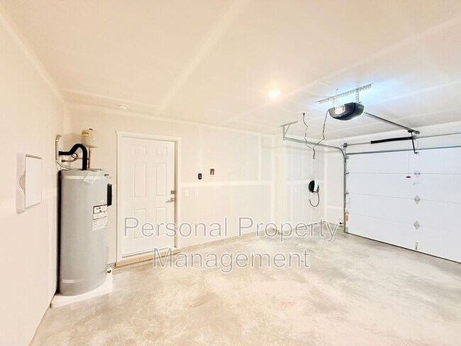 Building Photo - 5711 NE 74th Ct