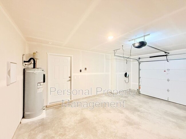 Building Photo - 5715 NE 74th Ct