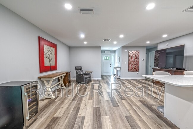 Building Photo - 3101 Carriage Dr