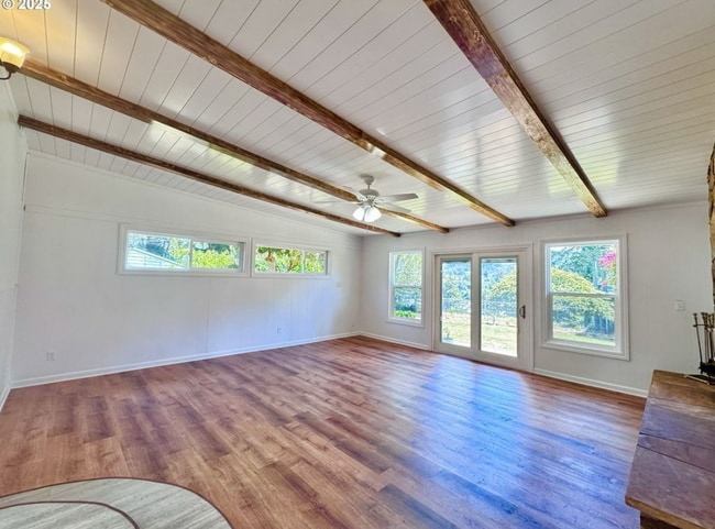 Building Photo - 337 Spruce Dr