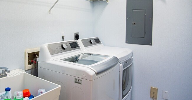 Building Photo - 10711 Crooked River Rd