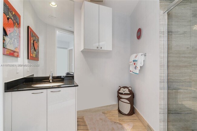 Building Photo - 15811 Collins Ave