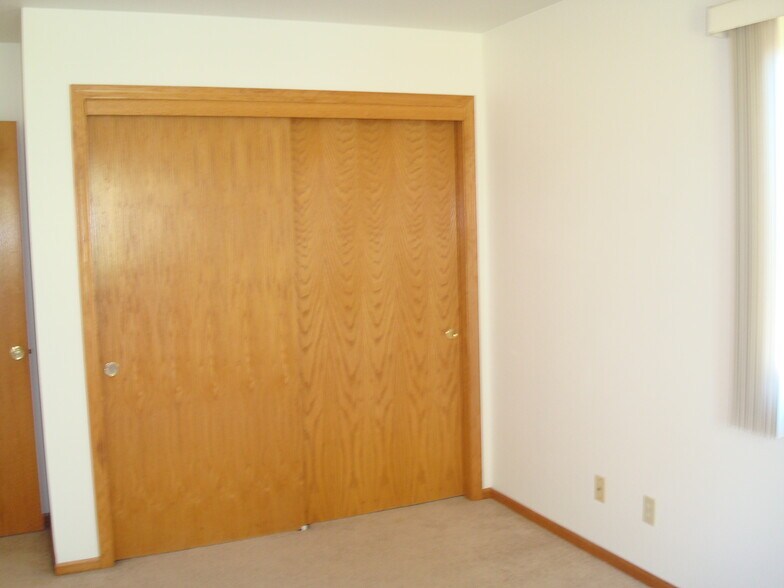 Building Photo - N26W26334 Quail Hollow Rd
