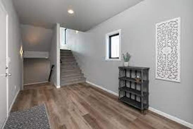 Building Photo - 5257 8th Ct W
