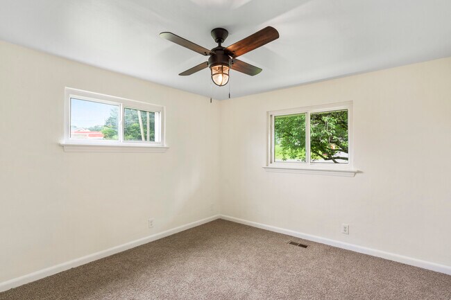 Building Photo - 1331 Phils Dr