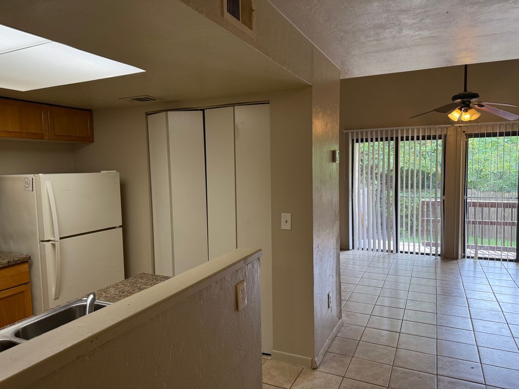 Building Photo - 4304 SW 70th Terrace