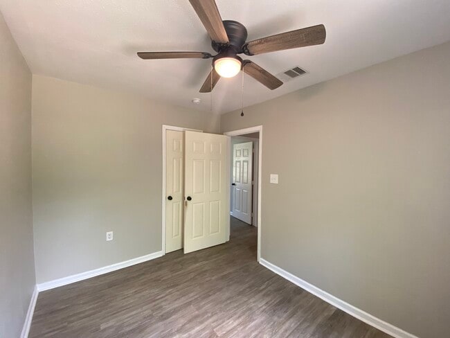 Building Photo - 2016 Magnolia Dr