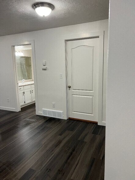 Building Photo - 3507 Bay Ct