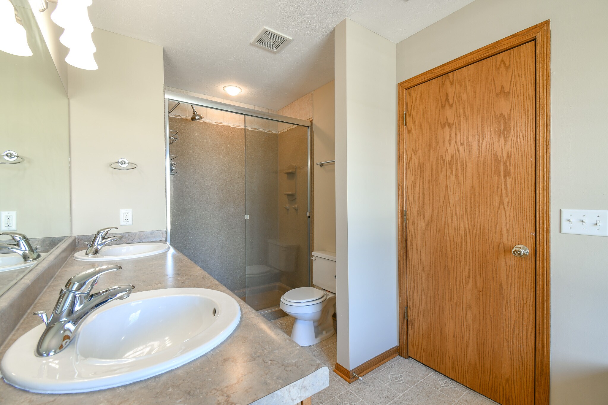 Building Photo - 9412 Forest Glen Dr