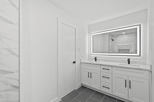 Building Photo - 7921 Knight Rd