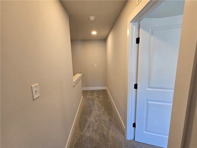 Building Photo - 903 Vaughn Ln