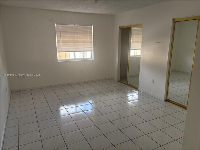 Building Photo - 2258 W 74th St