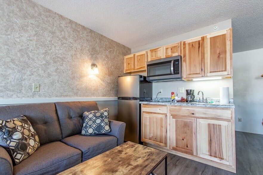 3 - 590 Spruce