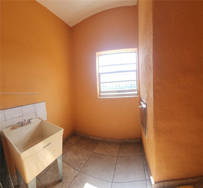 Building Photo - 295 NW 72nd Ave