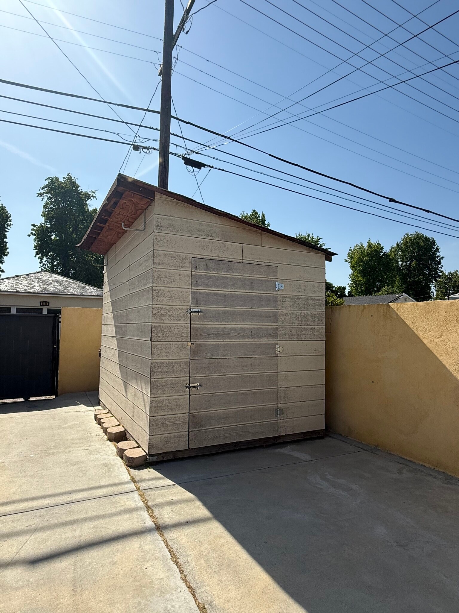 Building Photo - 6517 White Oak Ave