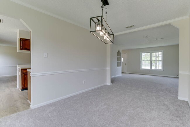 Building Photo - 1121 Nipigon Ct