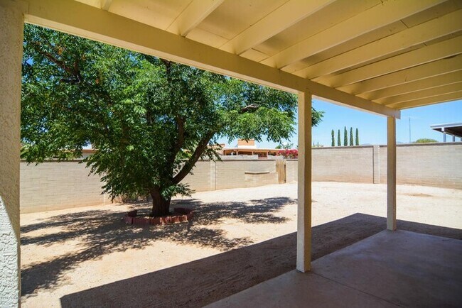 Building Photo - 3246 S Winona Cir