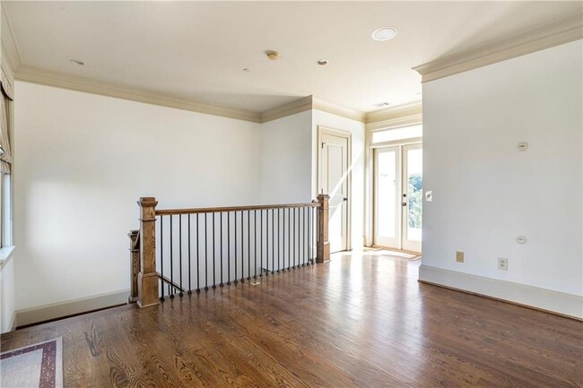 Building Photo - 58 Sheridan Dr NE