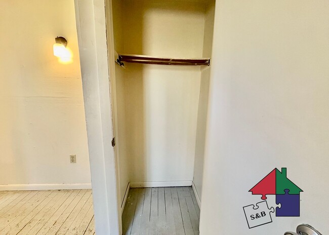 Building Photo - 4 Weaver Ln