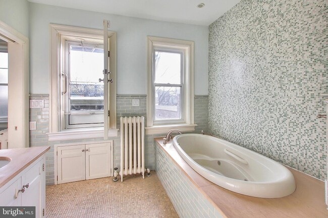 Building Photo - 1756 Park Rd NW