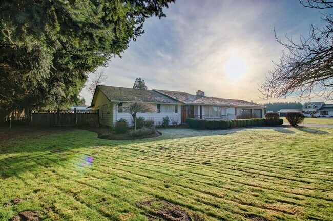 Building Photo - 3 Bedroom, 2 Bathroom House, Available Now!!!