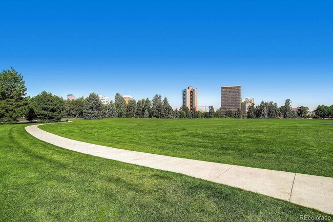 Building Photo - "Charming 4-Bed Oasis with 2.5 Baths in the Heart of Denver!"