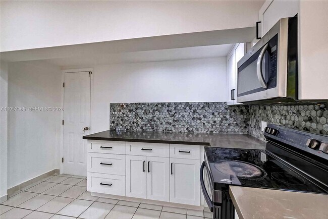 Building Photo - 524 NE 160th Terrace