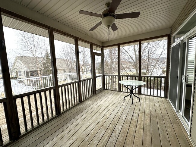 Building Photo - 6218 Shadyview Ln N