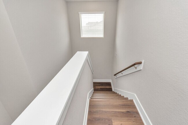 Building Photo - The Live Oak – Where Comfort Meets Conveni...