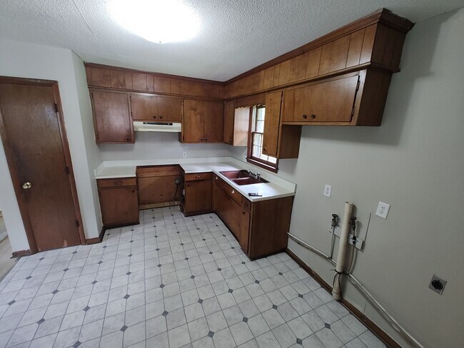 Building Photo - 1303 Railfence Dr