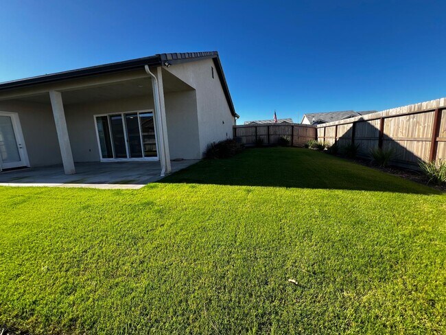 Building Photo - 3072 19th Ave