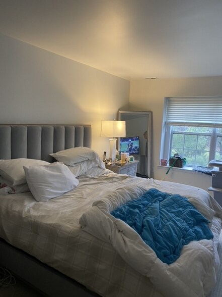 Building Photo - 7106 Normandy Dr