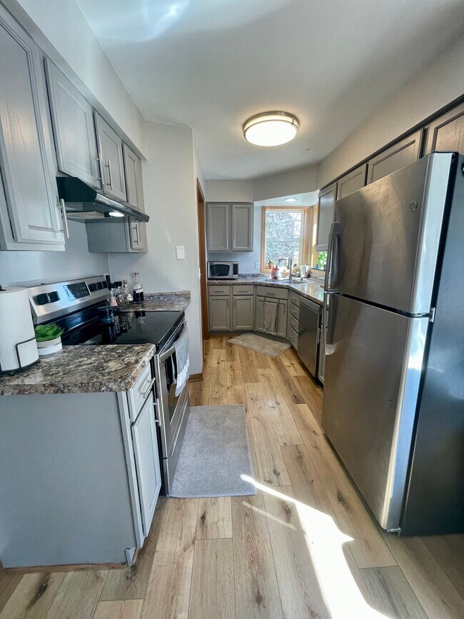 Building Photo - 3018 Maple Valley Dr