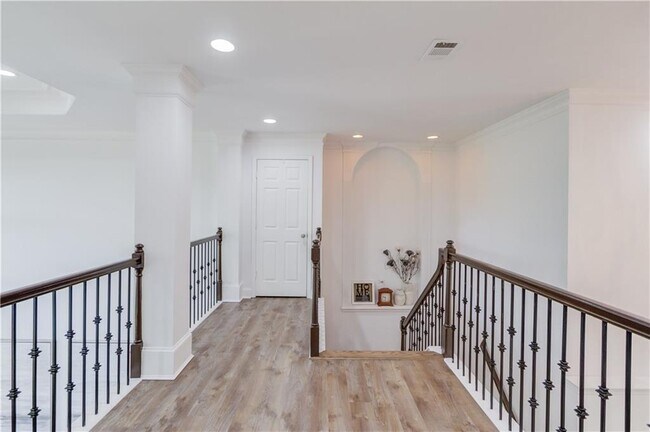 Building Photo - 2870 Roanoke Rd