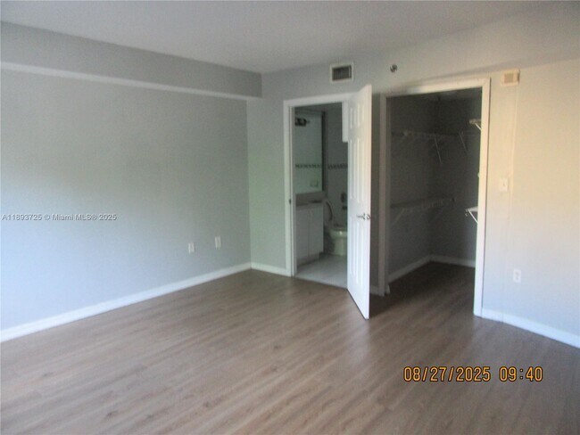 Building Photo - 2475 NW 16th St Rd