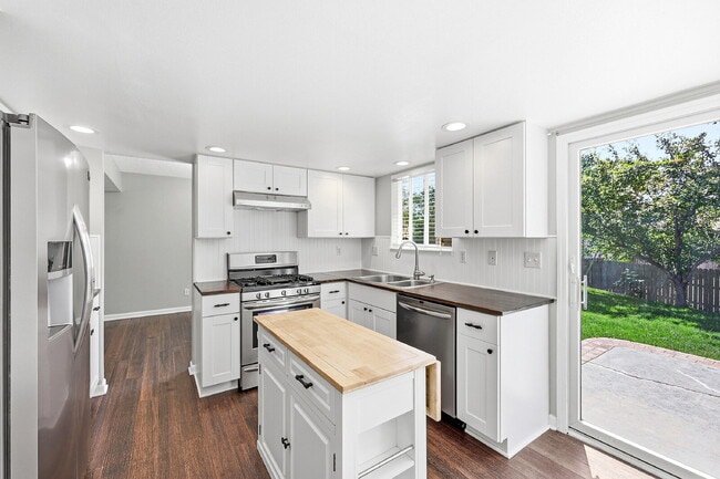Building Photo - $2,695.95-4 Bed/ 3 Bath-Charming home in Colorado Springs with Central AC