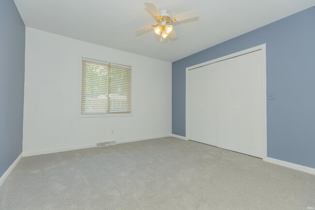Building Photo - 5122 Woodridge Dr