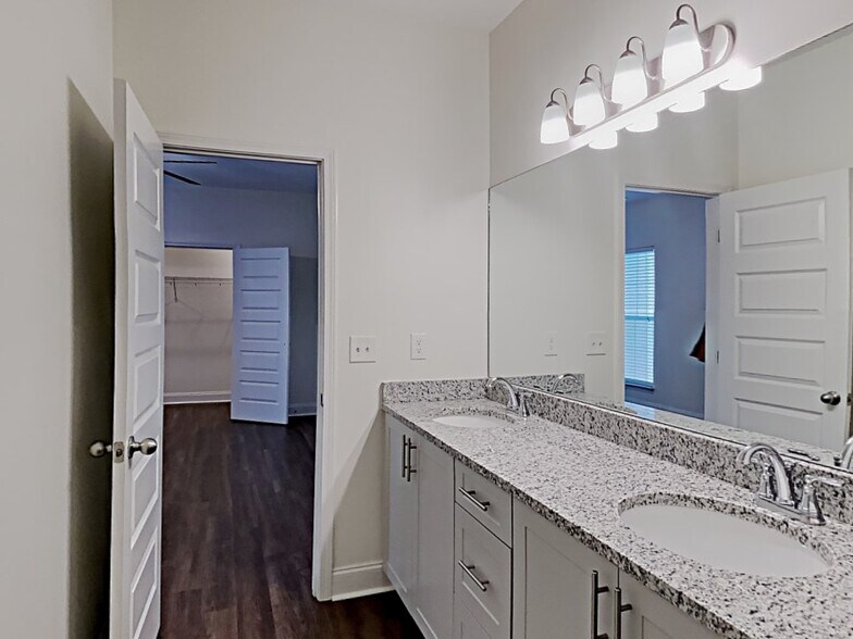 Building Photo - 5242 Tupelo St