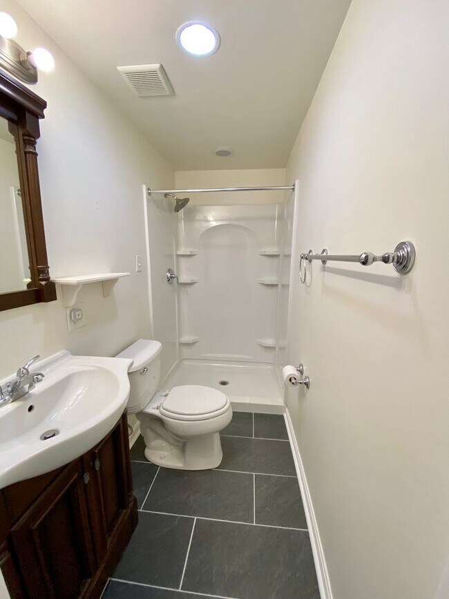 Building Photo - Modern 2 Bed/2 Bath in South Side Slopes- Available July 1st