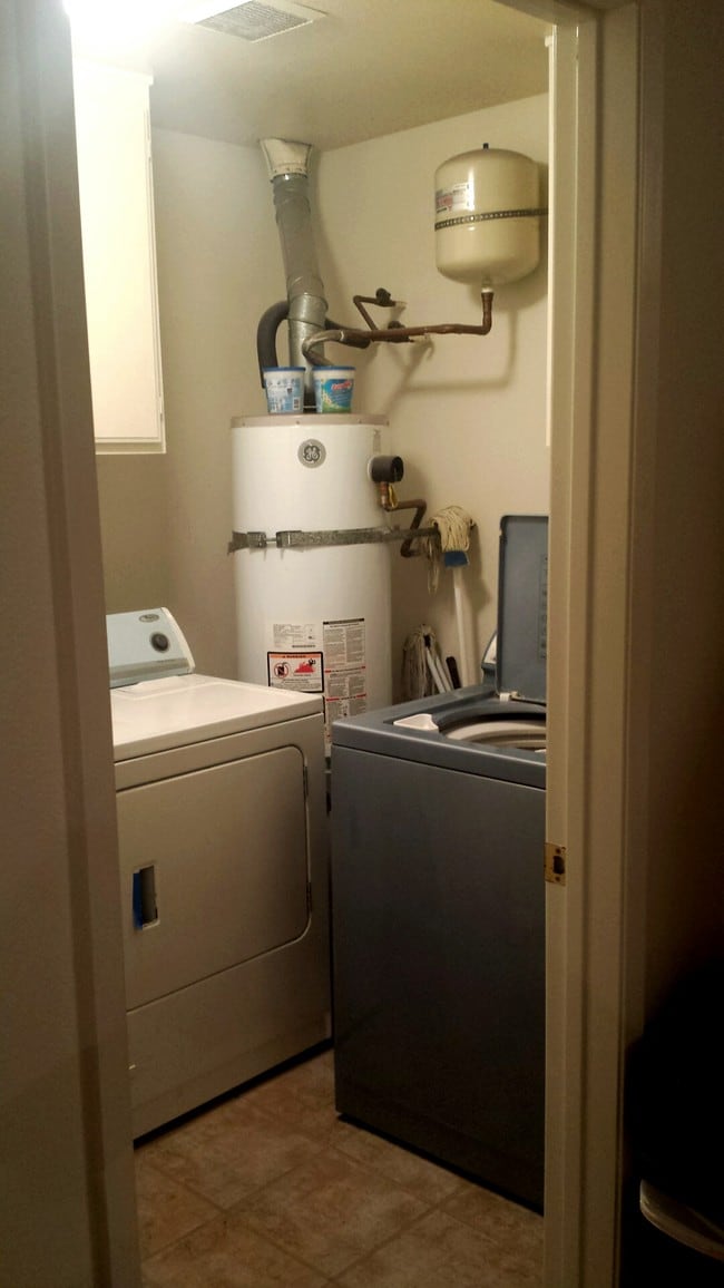 Building Photo - 1050 Harbor Heights Dr