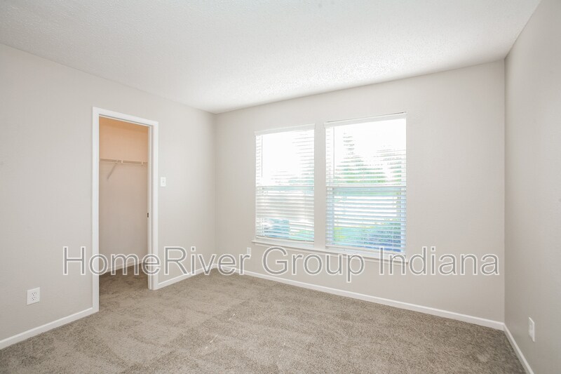 Building Photo - 6886 W Raleigh Dr