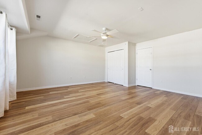 Building Photo - 38 Bond St