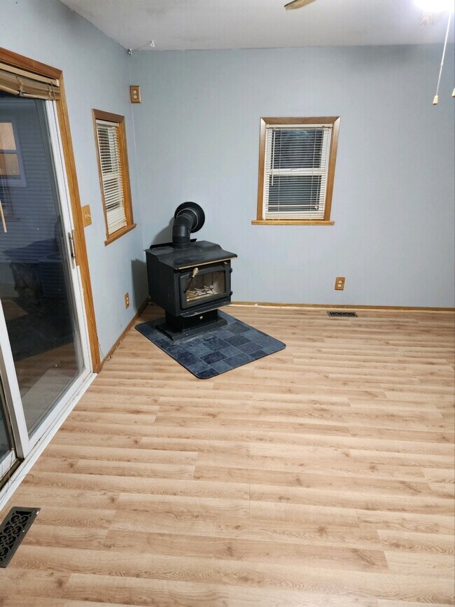 Den - 228 E 8th St