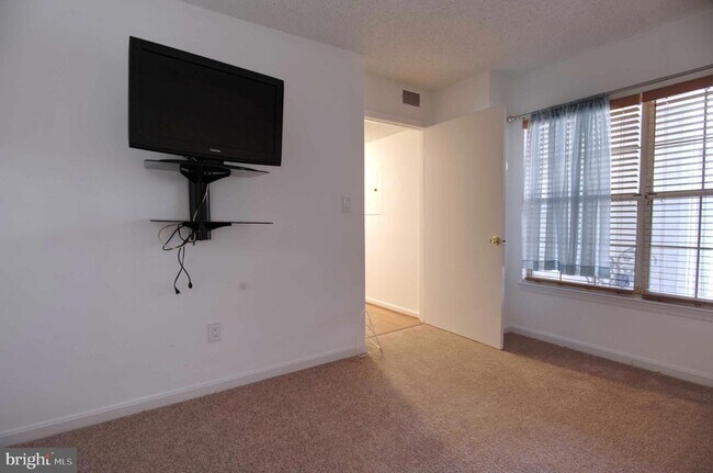 Building Photo - 1007 Fallcrest Ct