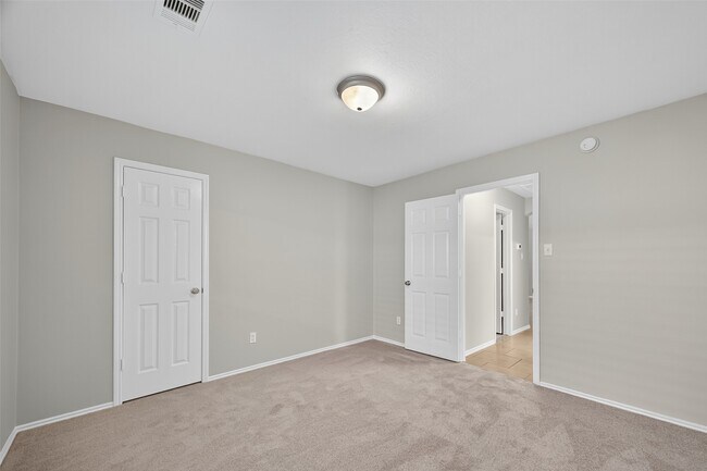 Building Photo - 1907 Meadow Edge Ln